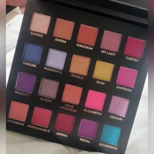 Eloise "The Queen" Eyeshadow palette